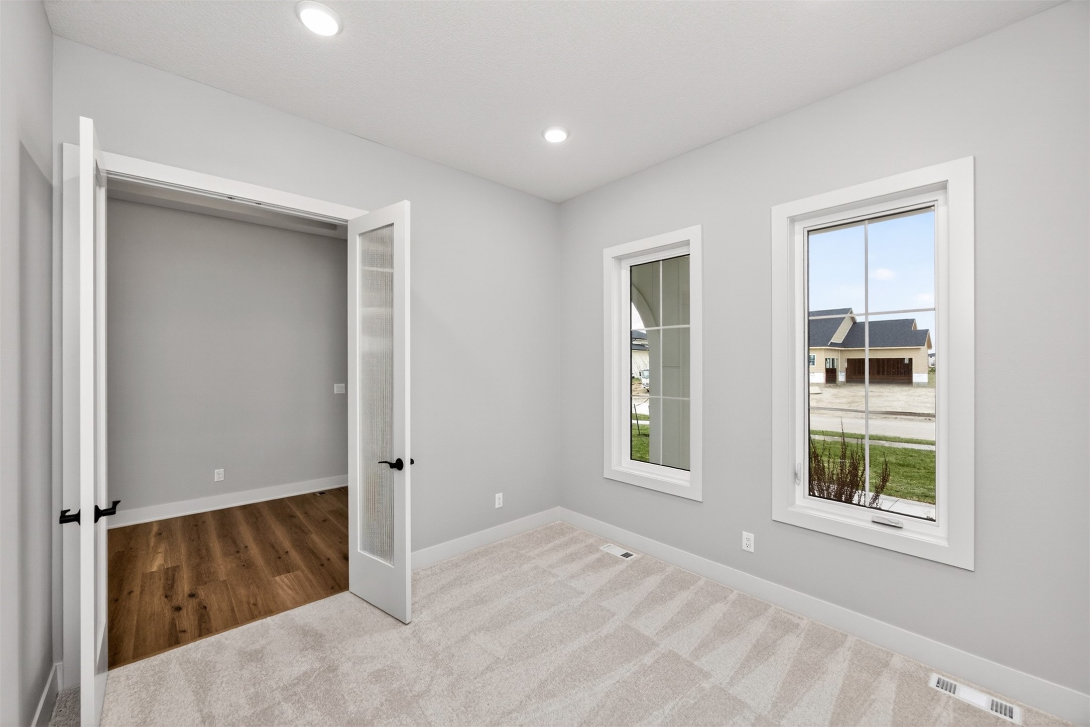 Urbandale, Iowa, 50323, United States, 4 Bedrooms Bedrooms, ,5 BathroomsBathrooms,Residential,Active,1945186