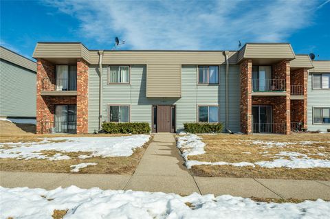 Condo For Sale - 4857 Woodland Avenue #5<br/> West Des Moines, IA 50266