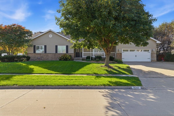 7502 GOODMAN DR, URBANDALE, IA 50322 - Image 609f46b4b2d225a7204cf31b0cb32cf8/3175552354