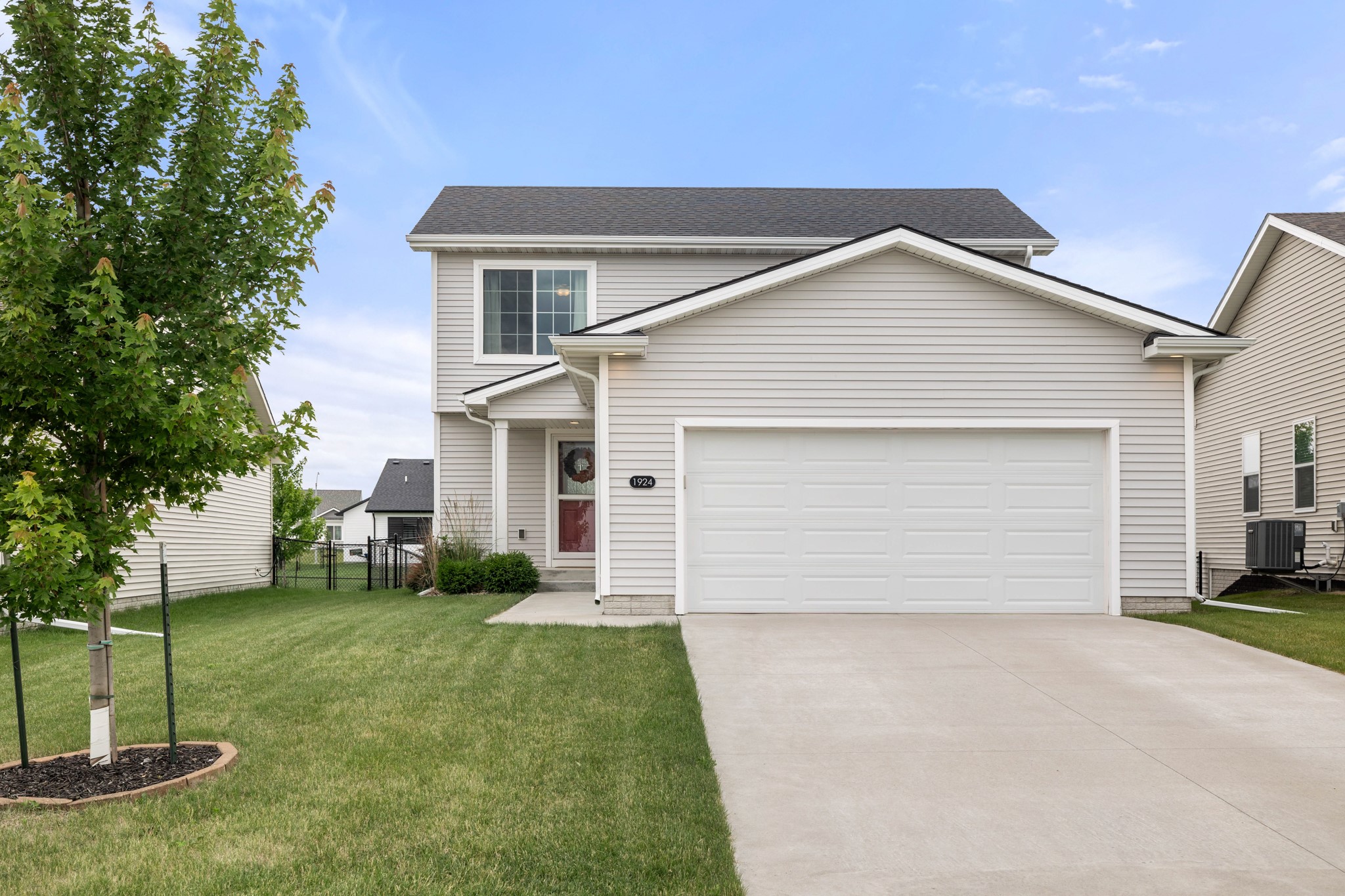 Photo 1 of 32 — 1924 17th Street SE, Altoona, IA 50009