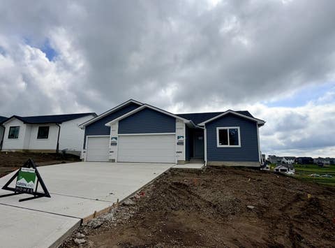 Homes For Sale - 212 S Walnut Drive<br/> Warren County, Norwalk, IA 50211