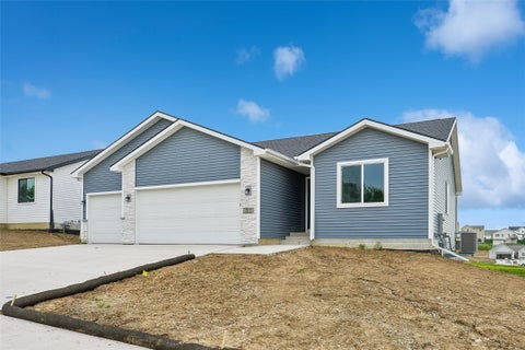 Homes For Sale - 212 S Walnut Drive<br/> Norwalk, IA 50211