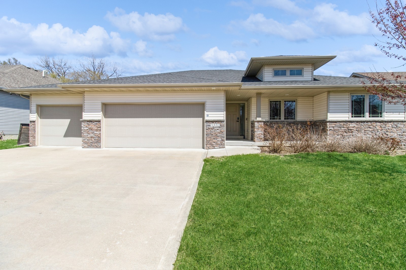 3323 Park Side Drive, Des Moines, Iowa image 1
