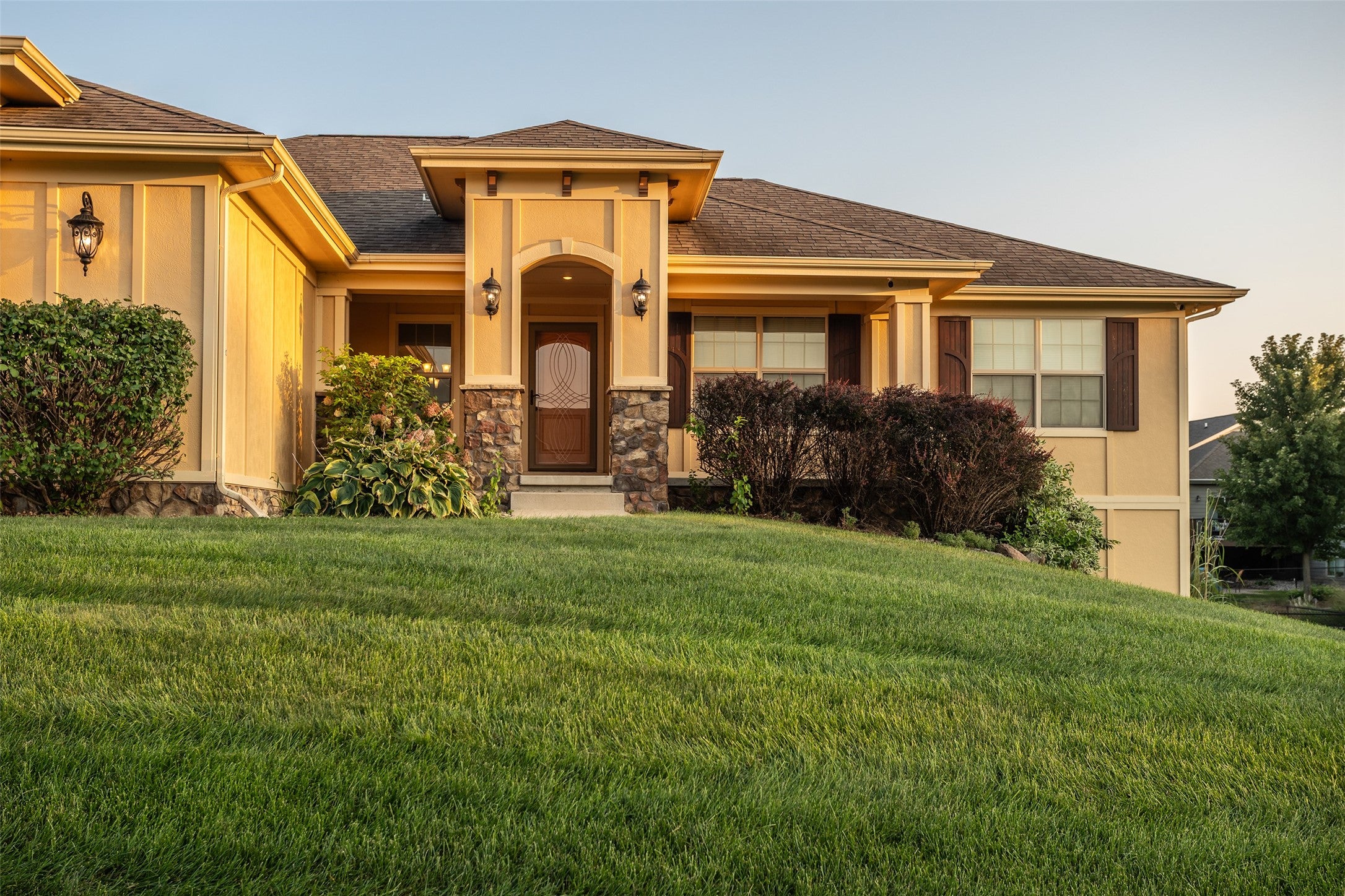 2202 Hearthstone Circle SW