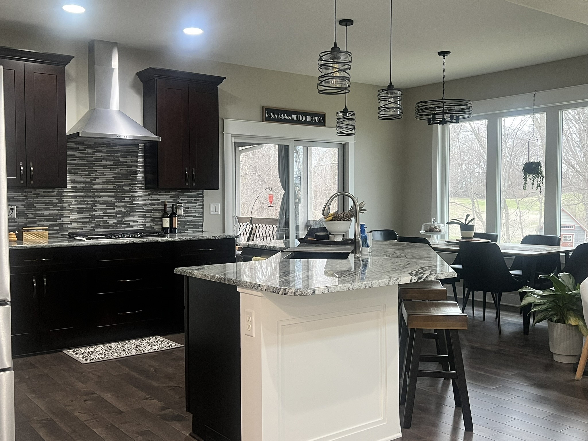 4715 Wisconsin Avenue