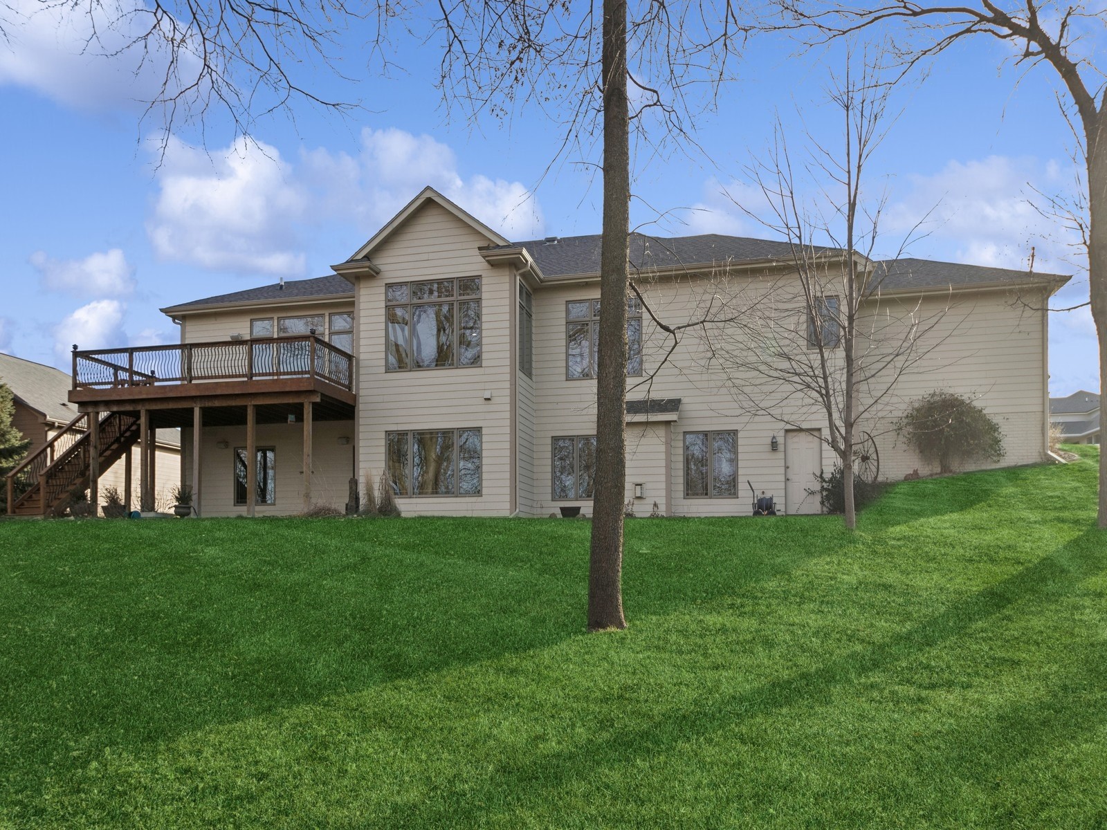 16111 Plum Drive, Urbandale, Iowa image 32