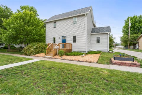 Homes For Sale - 915 G Avenue<br/> Nevada, IA 50201