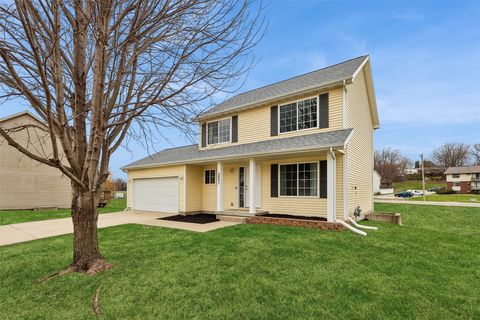 Homes For Sale - 2441 Pine Court<br/> Van Meter, IA 50261