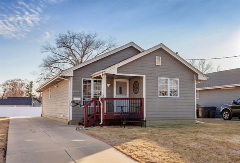 6104 Tonka Avenue Des Moines IA 50312