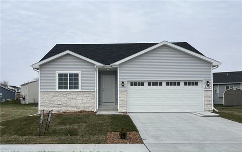 Single Family Residence in Des Moines IA 2921 River Ridge Road.jpg