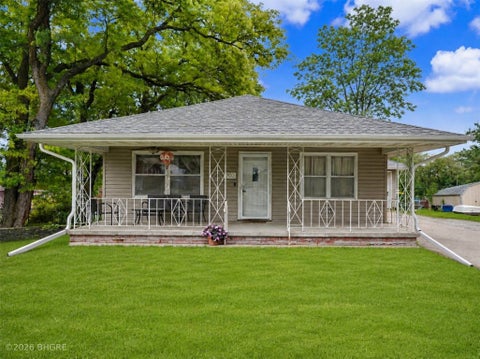Homes For Sale - 903 E 1st Avenue<br/> Warren County, Indianola, IA 50125
