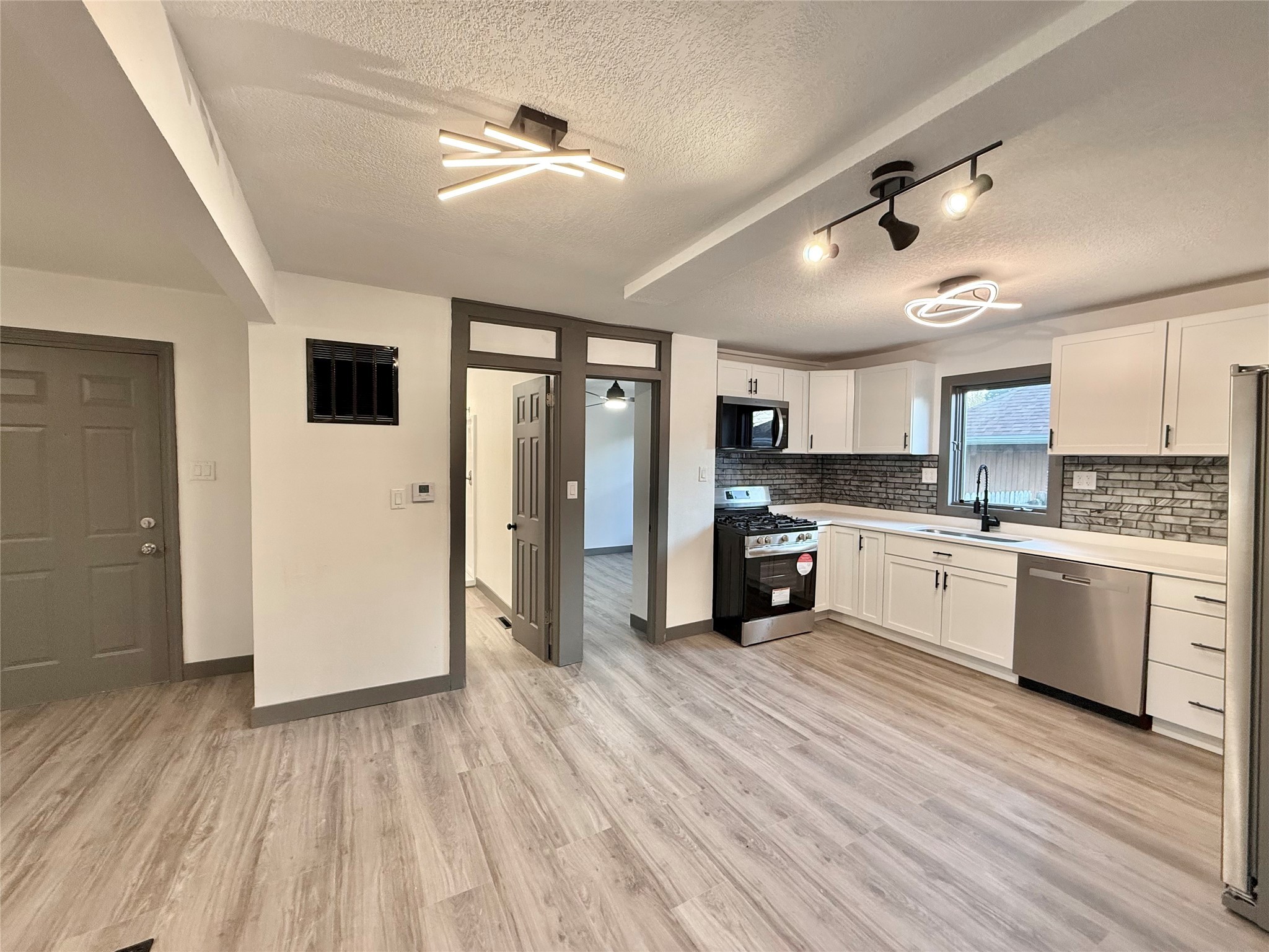 928 Morton Avenue, Des Moines, Iowa image 5