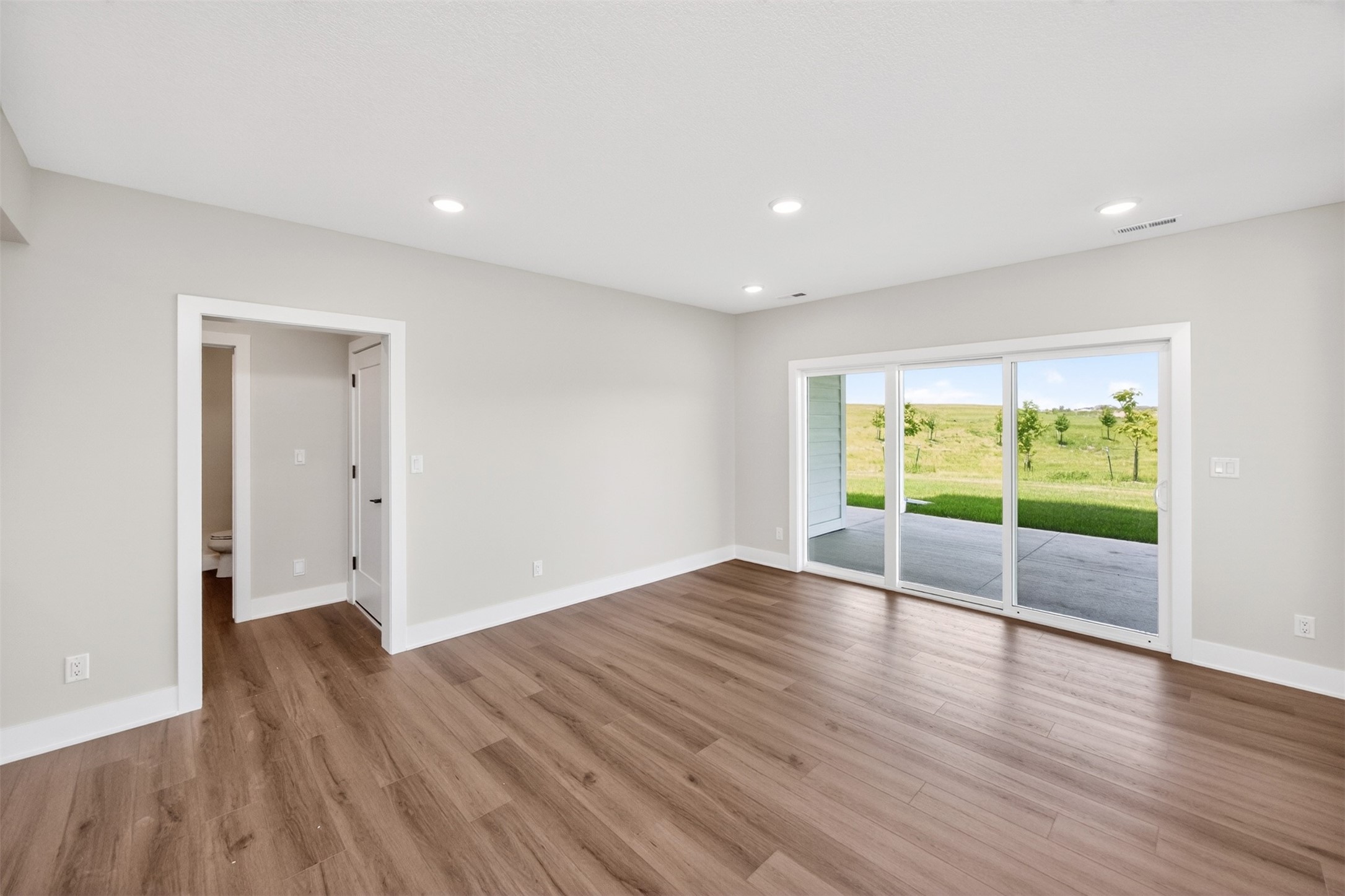 Urbandale, Iowa, 50323, United States, 5 Bedrooms Bedrooms, ,5 BathroomsBathrooms,Residential,Active,2017880