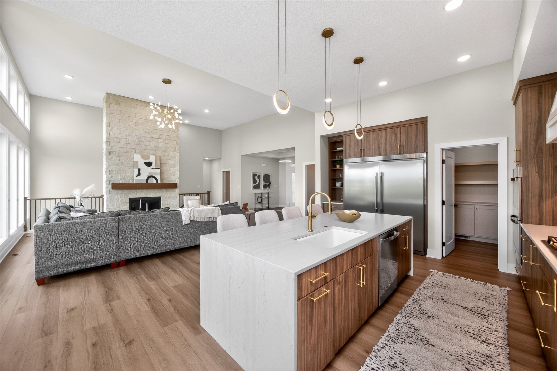 Urbandale, Iowa, 50323, United States, 5 Bedrooms Bedrooms, ,5 BathroomsBathrooms,Residential,Active,2017880