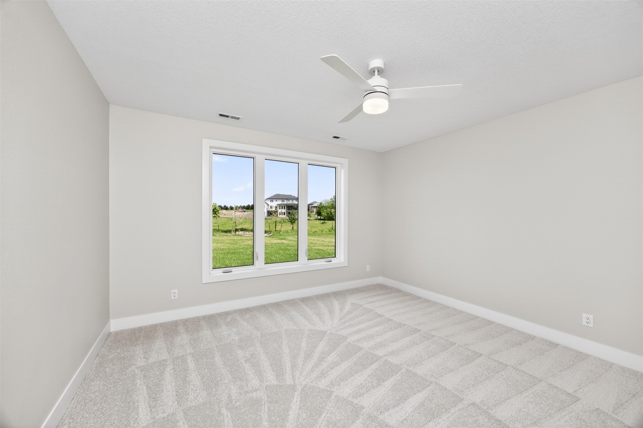 Urbandale, Iowa, 50323, United States, 5 Bedrooms Bedrooms, ,5 BathroomsBathrooms,Residential,Active,2017880