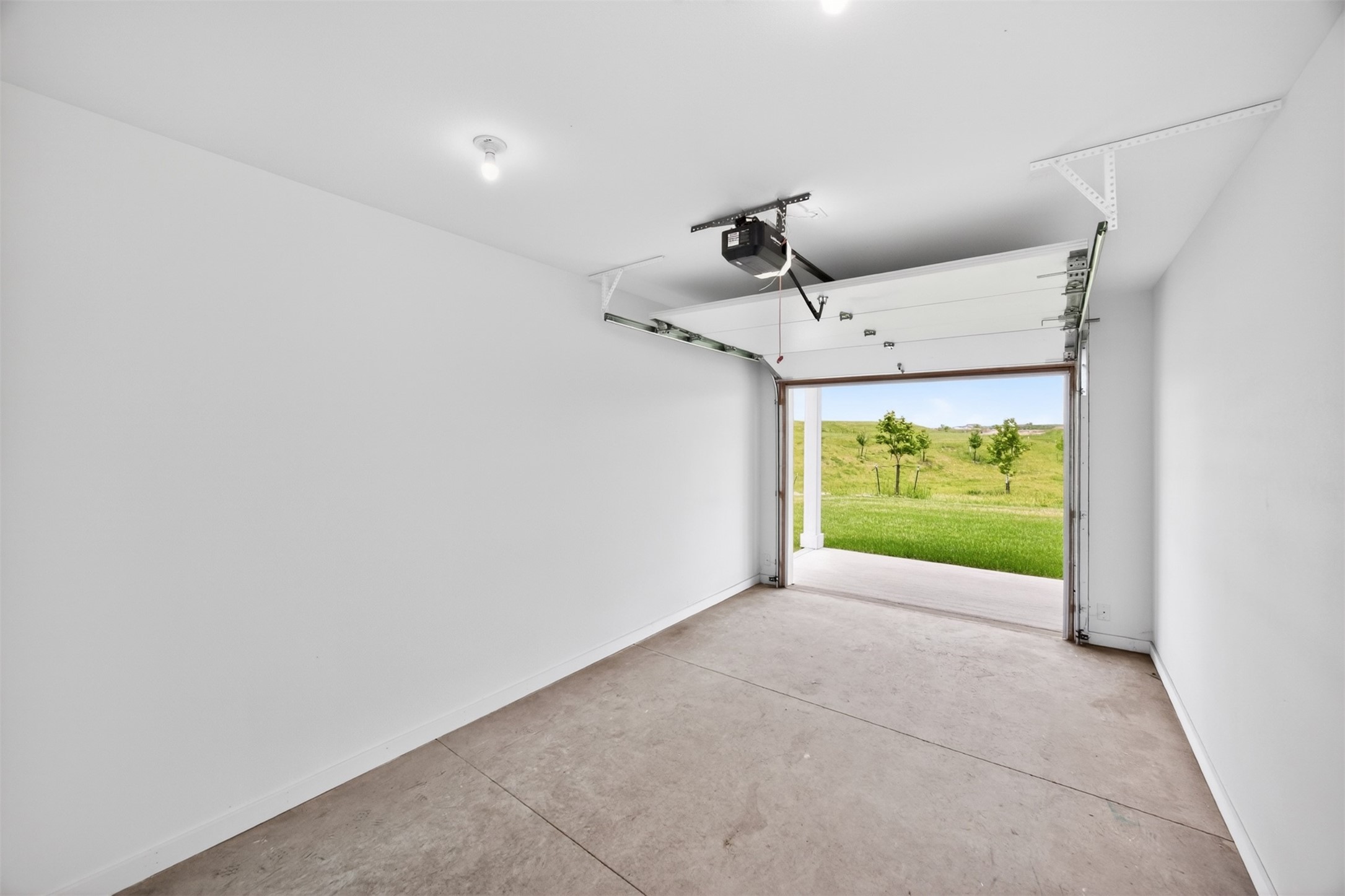 Urbandale, Iowa, 50323, United States, 5 Bedrooms Bedrooms, ,5 BathroomsBathrooms,Residential,Active,2017880