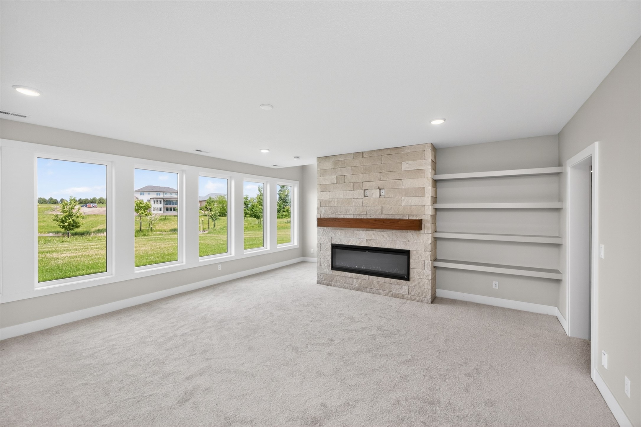 Urbandale, Iowa, 50323, United States, 5 Bedrooms Bedrooms, ,5 BathroomsBathrooms,Residential,Active,2017880