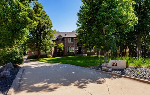 Homes For Sale - 605 Oakwood Place<br/> Polk City, IA 50226