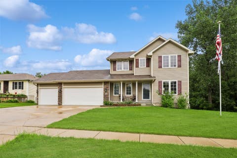 Homes For Sale - 800 N Kenwood Boulevard<br/> Indianola, IA 50125