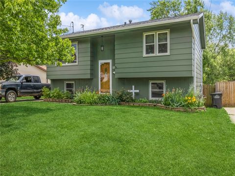 Single Family Residence in Des Moines IA 1004 Hackley Avenue.jpg