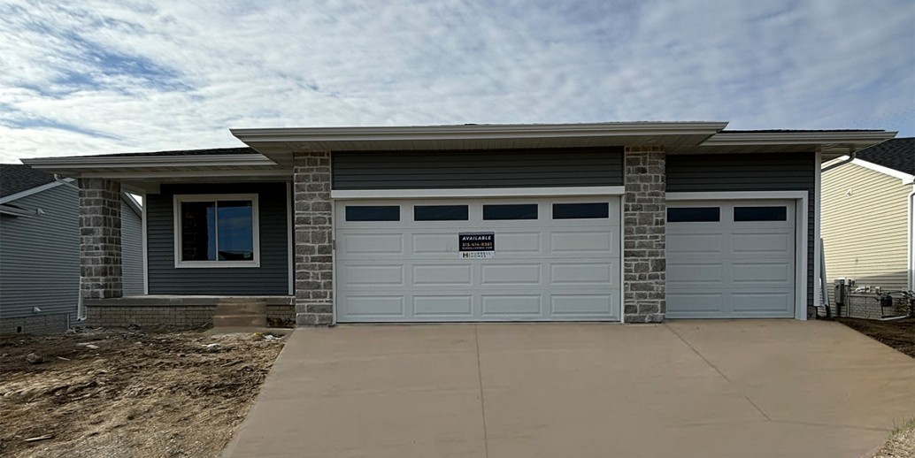 16533 Bentwood Drive, Urbandale, Iowa image 1