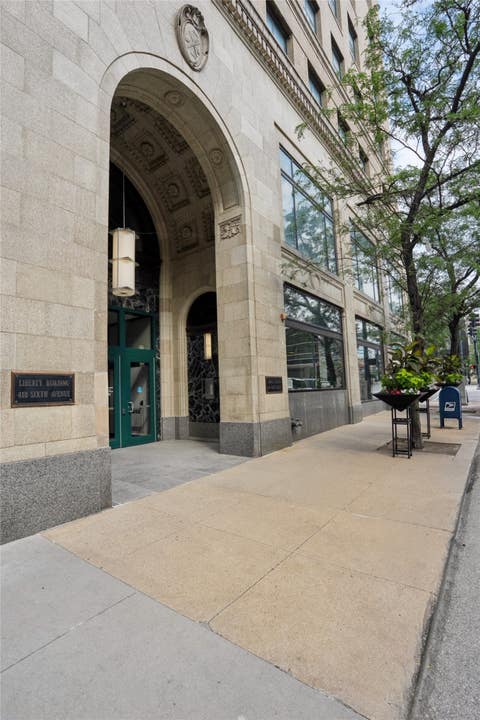 Condo For Sale - 418 6th Avenue #905<br/> Des Moines, IA 50309