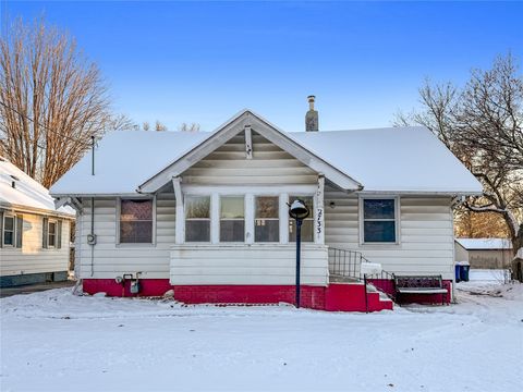 2733 E Grand Avenue Des Moines IA 50317