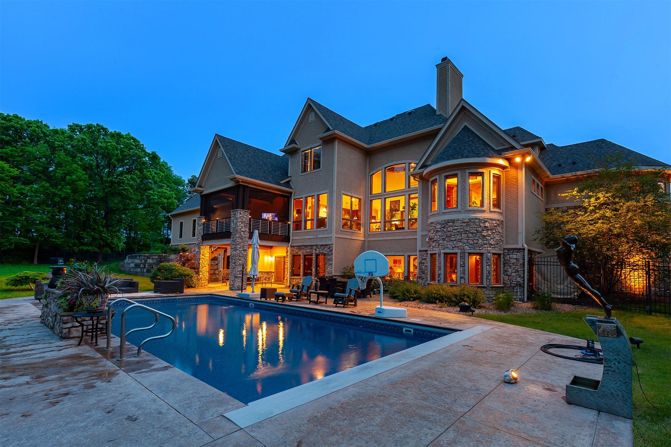 809 NE Bridge Creek Court