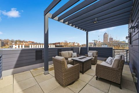 Condo For Sale - 1604 Ingersoll Avenue<br/> Des Moines, IA 50309