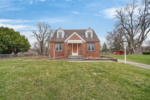 Homes For Sale - 2900 Euclid Avenue<br/> Des Moines, IA 50310