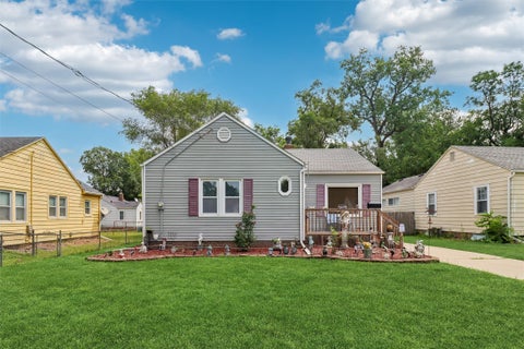 Homes For Sale - 3835 E 8th Street<br/> Polk County, Des Moines, IA 50316