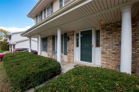 Homes For Sale - 4109 73rd Place<br/> Urbandale, IA 50322