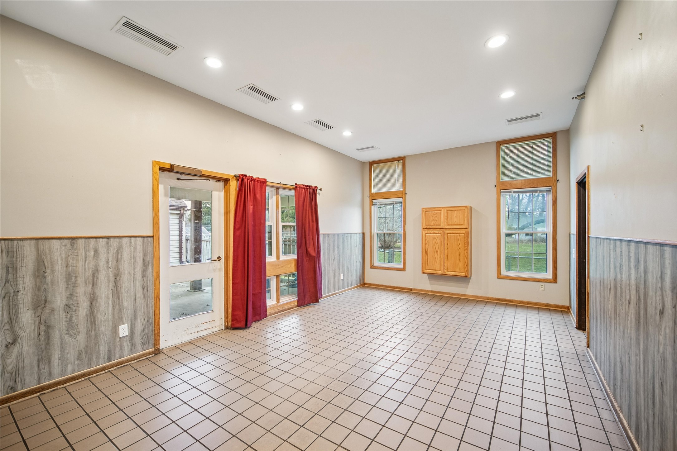 4220 E Douglas Avenue