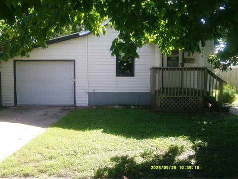Homes For Sale - 313 N 2nd Street<br/> Knoxville, IA 50138