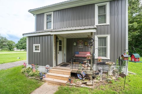 Homes For Sale - 9032 Center Street<br/> Grinnell, IA 50112