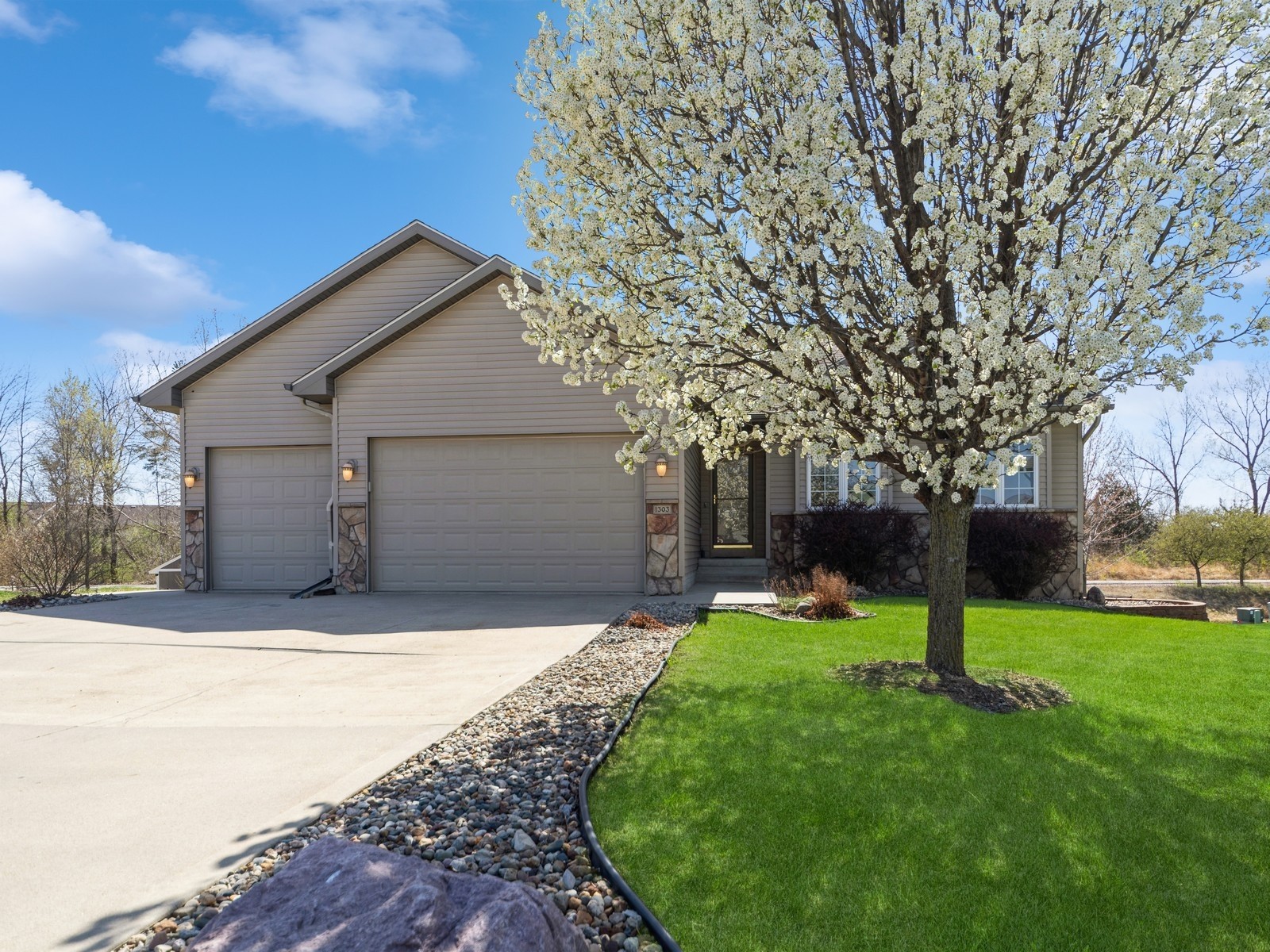 1303 NW Bayview Court, Ankeny, Iowa image 3