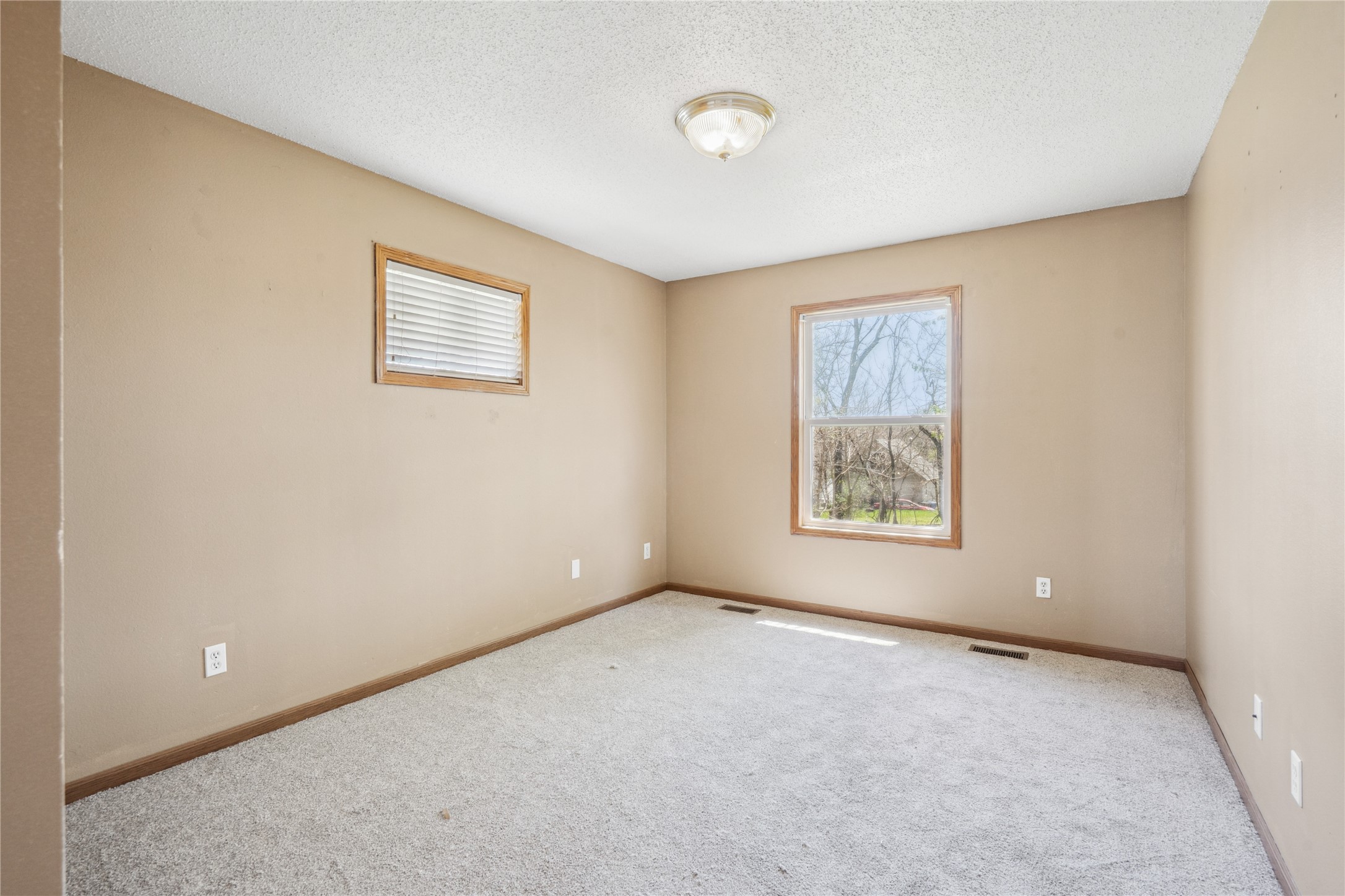 612 Kenyon Avenue, Des Moines, Iowa image 12