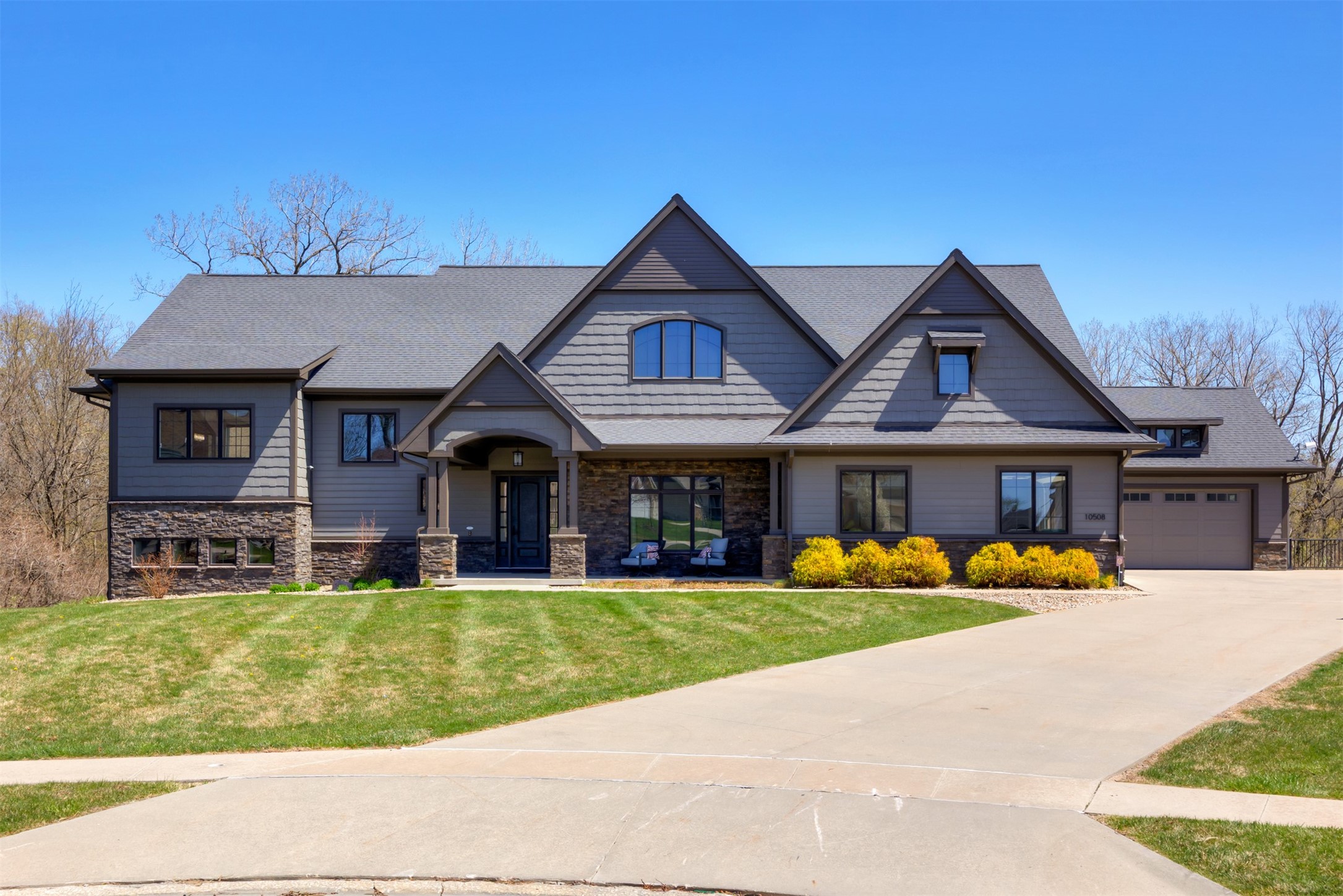 10508 NW 74th Place, Johnston, Iowa image 1