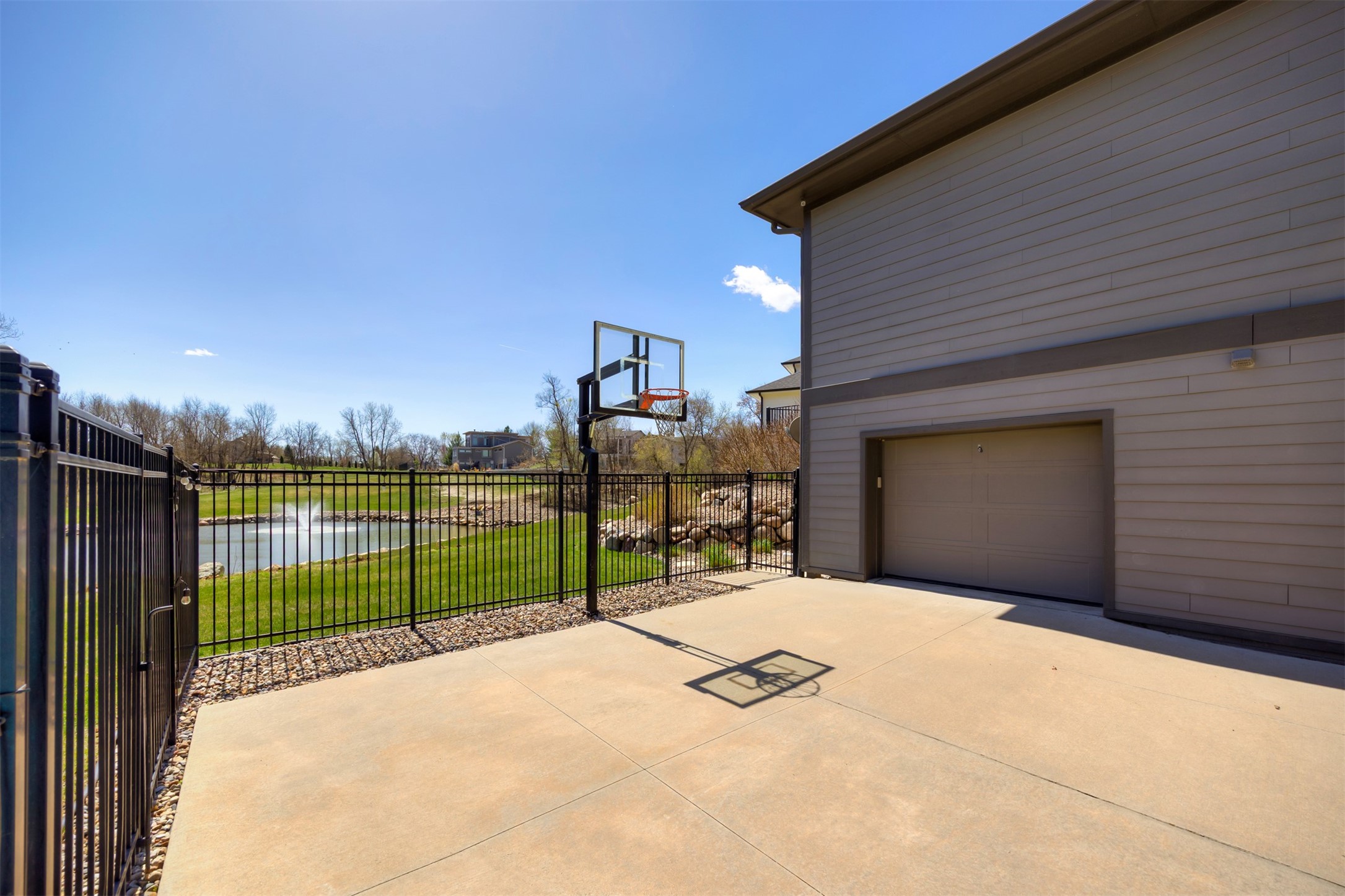 10508 NW 74th Place, Johnston, Iowa image 3