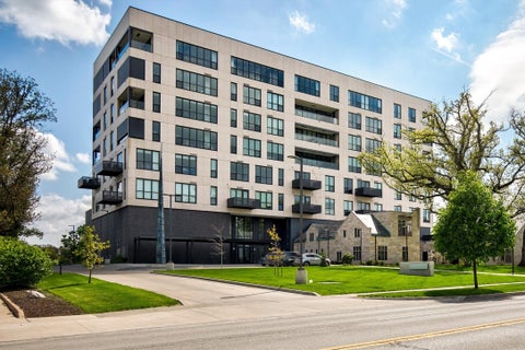 Condo For Sale - 3750 Grand Avenue #501<br/> Des Moines, IA 50312