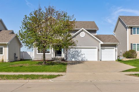 Homes For Sale - 4222 132nd Street<br/> Urbandale, IA 50323