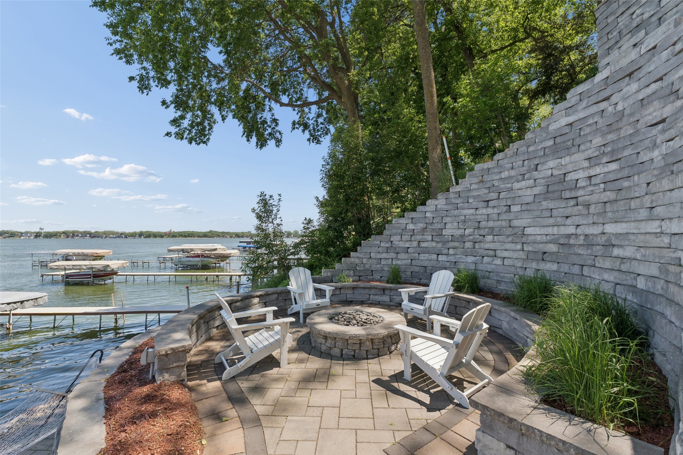 5364 Lakeview Drive