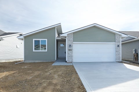 Homes For Sale - 817 3rd Street<br/> Bondurant, IA 50035