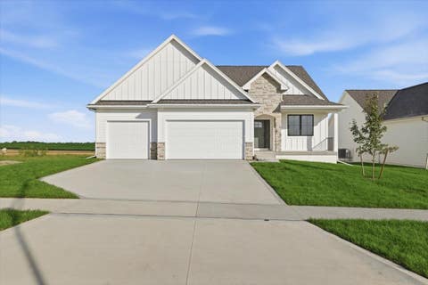 Homes For Sale - 4395 3rd Avenue<br/> Altoona, IA 50009