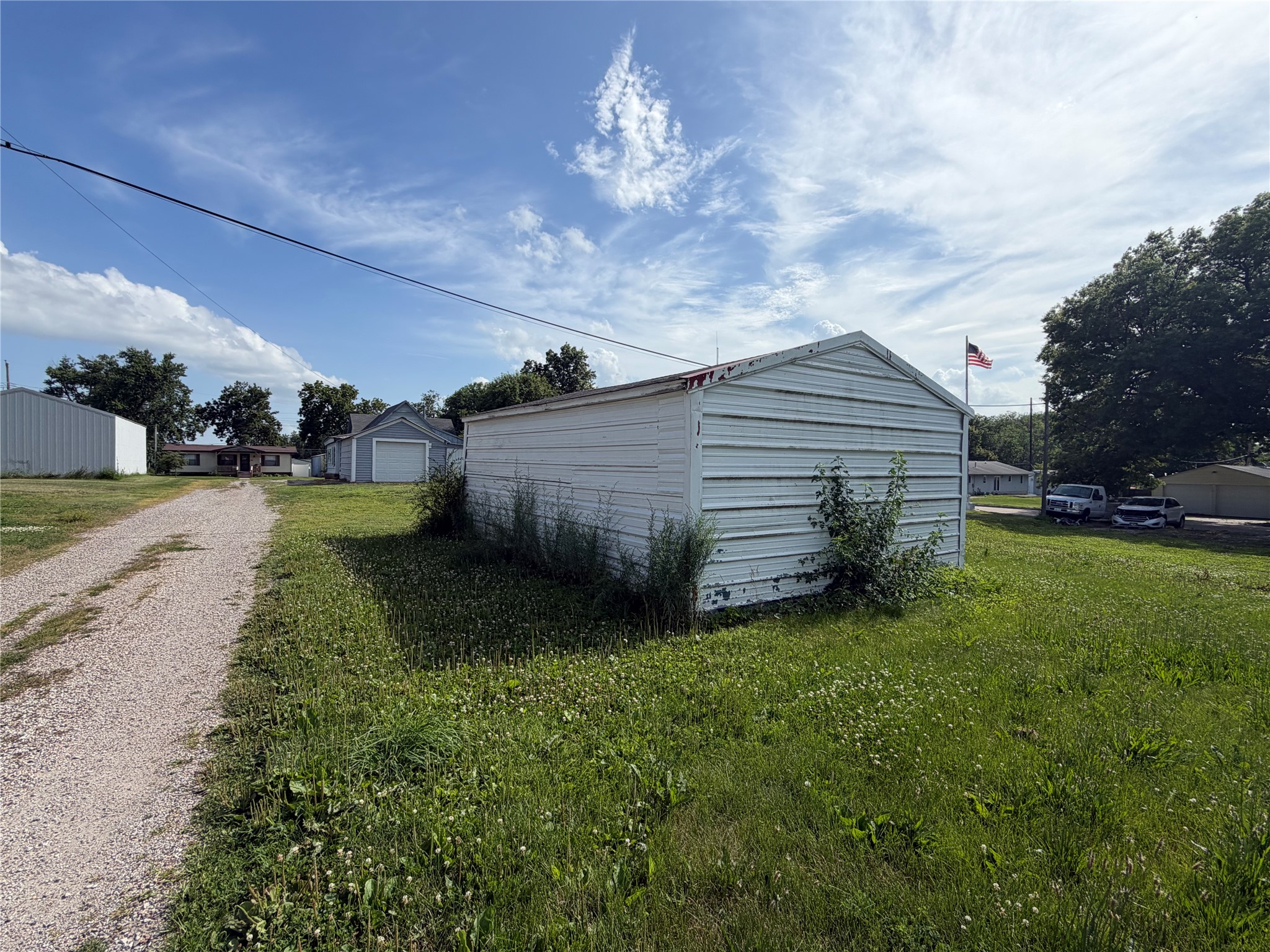 1116 High Ave W Road