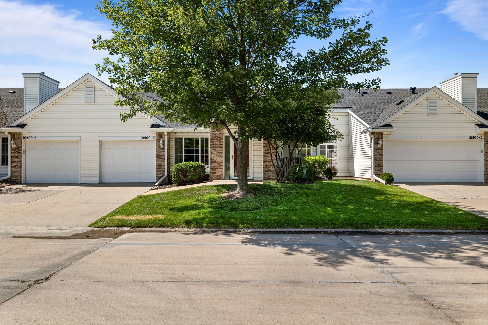 Photo 1 of 17 — 10500 Meredith Drive 6, Urbandale, IA 50322