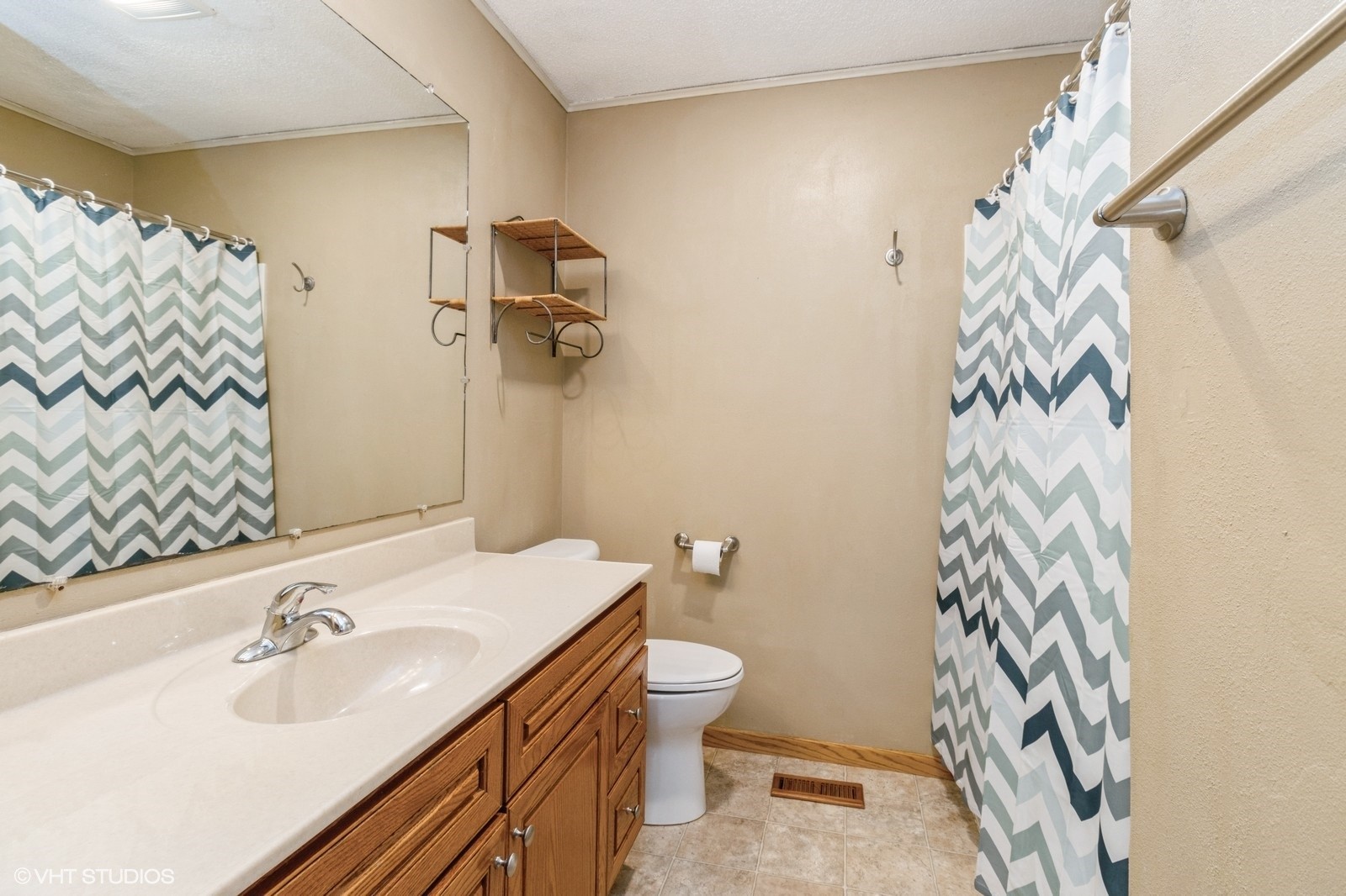 4641 Wakonda Drive, Norwalk, Iowa image 12