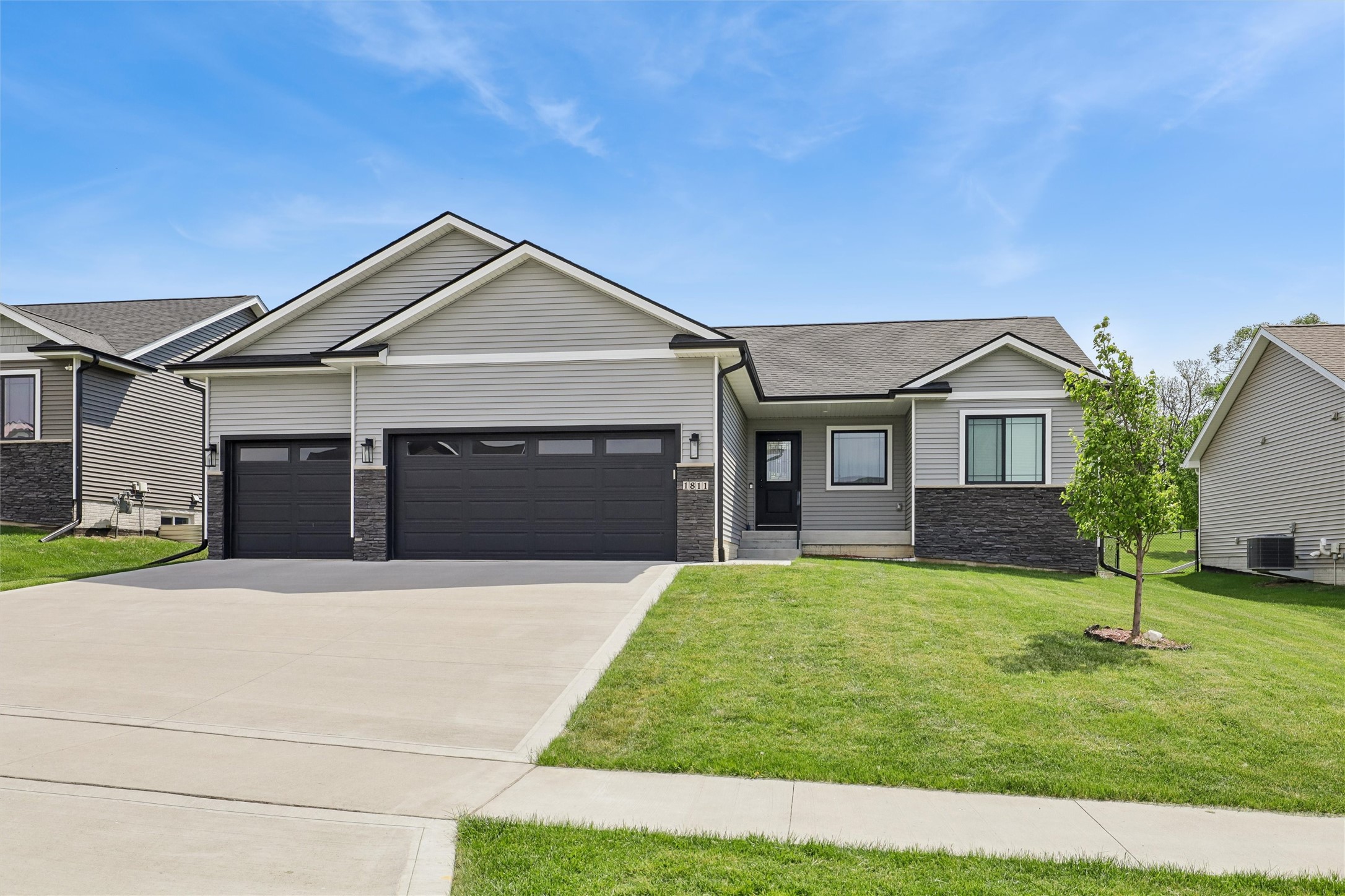 Photo 1 of 28 — 1811 Crabapple Lane, Granger, IA 50109