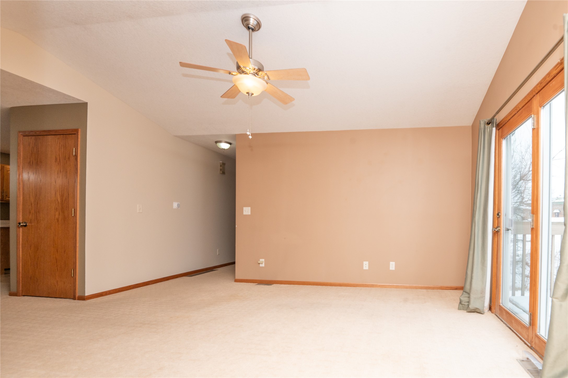 2211 Dubois Circle, Marshalltown, Iowa image 3