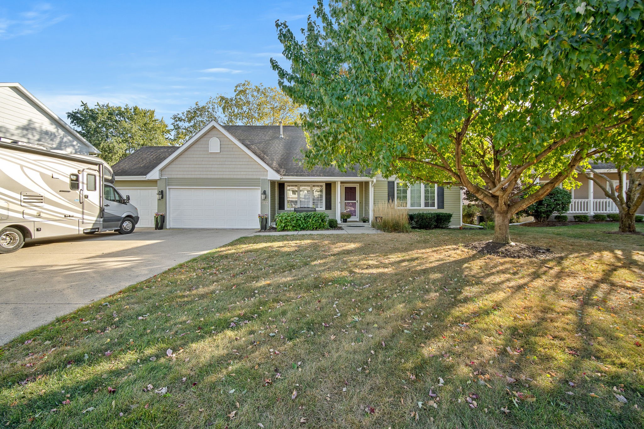 6108 Sharon Circle, Urbandale, Iowa image 1